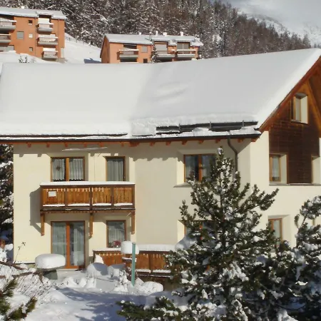 アパート Crusch 32